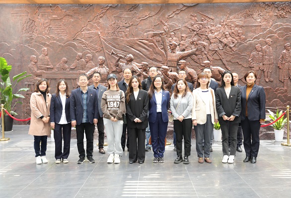 本部第一、二黨支部聯(lián)合開(kāi)展主題黨日活動(dòng)